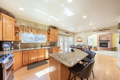 Beautiful, unique home with tall ceilings, real hardwood, new - photo 19