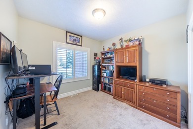 Beautiful, unique home with tall ceilings, real hardwood, new - photo 22