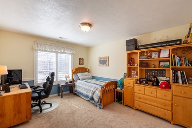 Beautiful, unique home with tall ceilings, real hardwood, new - photo 29