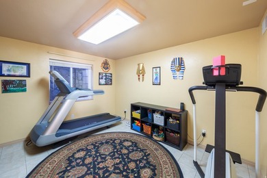 Beautiful, unique home with tall ceilings, real hardwood, new - photo 40