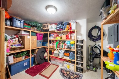 Beautiful, unique home with tall ceilings, real hardwood, new - photo 41