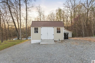 Low-maintenance home close to the water! This one delivers - photo 2