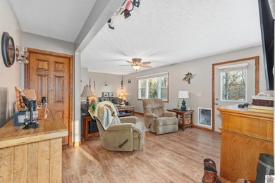 Low-maintenance home close to the water! This one delivers - photo 6