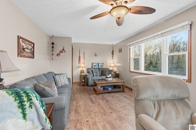 Low-maintenance home close to the water! This one delivers - photo 7