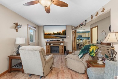 Low-maintenance home close to the water! This one delivers - photo 8