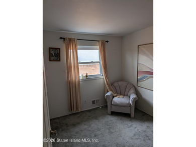 Welcome to an exceptional opportunity at 653 Hylan Boulevard, a - photo 13