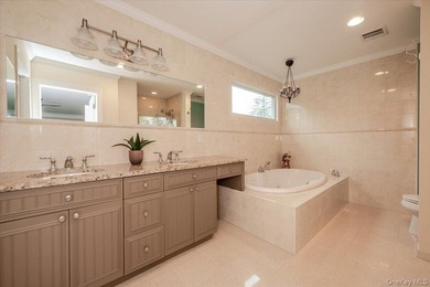 This beautifully maintained 3-bedroom, 3-bath end-unit townhome - photo 14