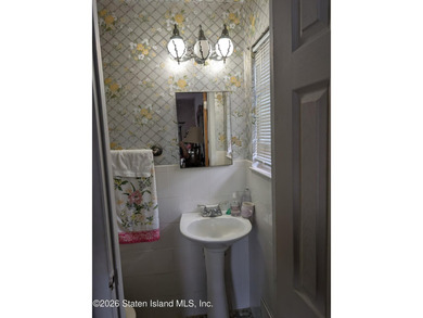 Welcome to an exceptional opportunity at 653 Hylan Boulevard, a - photo 14
