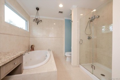 This beautifully maintained 3-bedroom, 3-bath end-unit townhome - photo 15