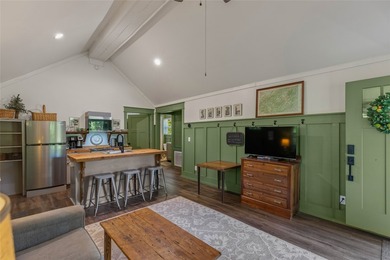 Welcome to Bearfoot Cabin, a charming mountain retreat perched - photo 18