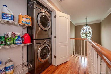 This beautifully maintained 3-bedroom, 3-bath end-unit townhome - photo 18