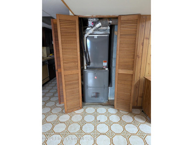 Welcome to an exceptional opportunity at 653 Hylan Boulevard, a - photo 20