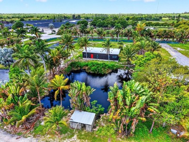 Presenting a rare and versatile commercial compound set on - photo 1