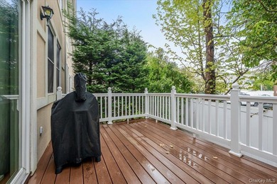 This beautifully maintained 3-bedroom, 3-bath end-unit townhome - photo 22