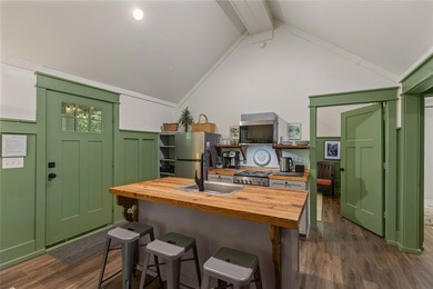 Welcome to Bearfoot Cabin, a charming mountain retreat perched - photo 23