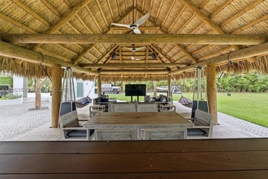 Experience unparalleled modern luxury in this spectacular split - photo 23