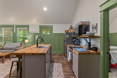 Welcome to Bearfoot Cabin, a charming mountain retreat perched - photo 24