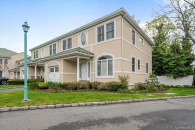 This beautifully maintained 3-bedroom, 3-bath end-unit townhome - photo 24