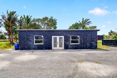 Presenting a rare and versatile commercial compound set on - photo 4