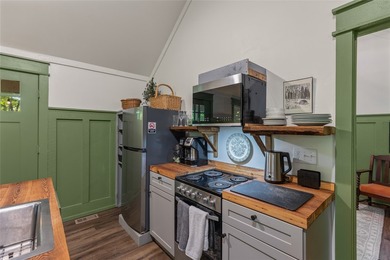 Welcome to Bearfoot Cabin, a charming mountain retreat perched - photo 26