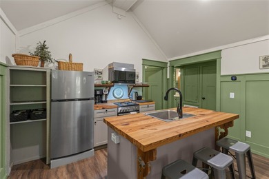 Welcome to Bearfoot Cabin, a charming mountain retreat perched - photo 27