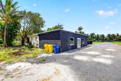 Presenting a rare and versatile commercial compound set on - photo 8