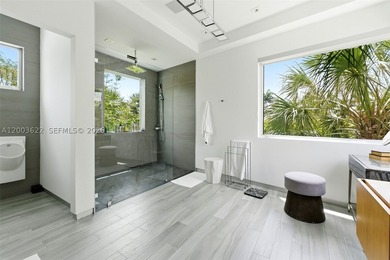 Experience unparalleled modern luxury in this spectacular split - photo 29