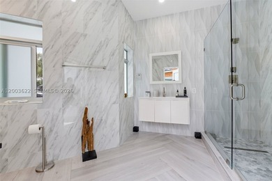 Experience unparalleled modern luxury in this spectacular split - photo 35