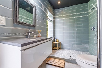 Experience unparalleled modern luxury in this spectacular split - photo 38