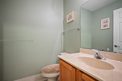 Welcome to this beautifully maintained 2-bedroom, 2.5-bath - photo 8