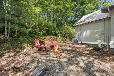 Welcome to Bearfoot Cabin, a charming mountain retreat perched - photo 43