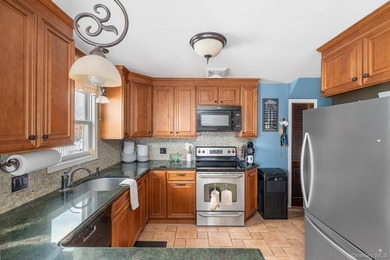 Nestled away in pristine Harbor Isle is where you'll find this - photo 3