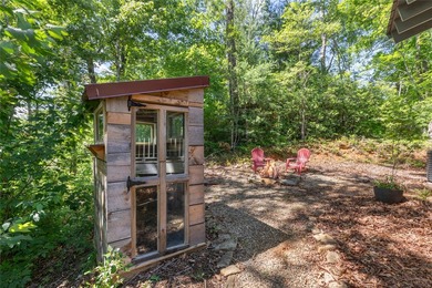 Welcome to Bearfoot Cabin, a charming mountain retreat perched - photo 44