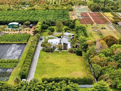Experience unparalleled modern luxury in this spectacular split - photo 44