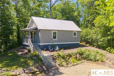 Welcome to Bearfoot Cabin, a charming mountain retreat perched - photo 47