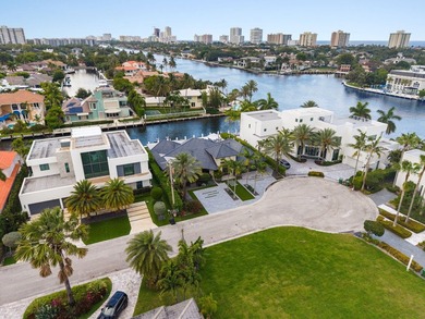 Experience the pinnacle of luxury waterfront living in The - photo 2