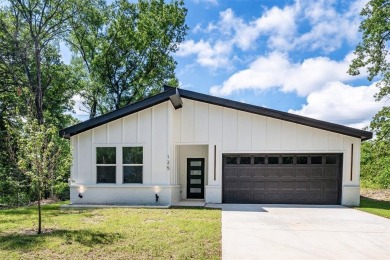 Lake Home For Sale in Gun Barrel City, Texas