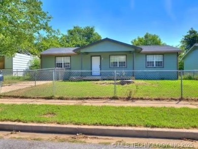 Beautifully Updated Home in Tulsa- Move-In ready!! 
Welcome to
