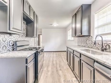 Beautifully Updated Home in Tulsa- Move-In ready!! 
Welcome to