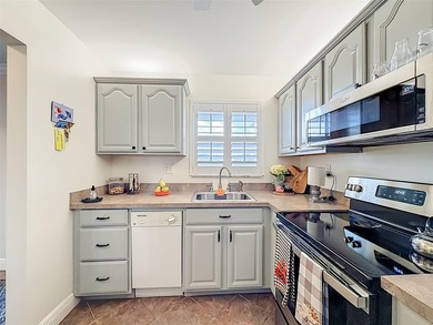 Welcome to Royal Park Gardens, a highly sought-after 55+ - photo 11