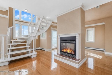 Perched above the water in S.E. Annadale, 133 Ryan Place doesn't - photo 16
