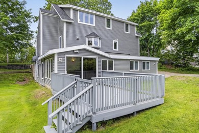This quintessential Coastal Maine Bungalow is located minutes - photo 16