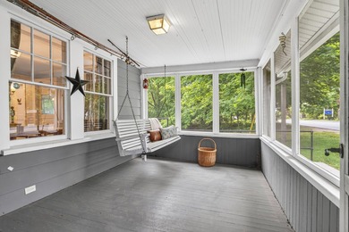 This quintessential Coastal Maine Bungalow is located minutes - photo 17