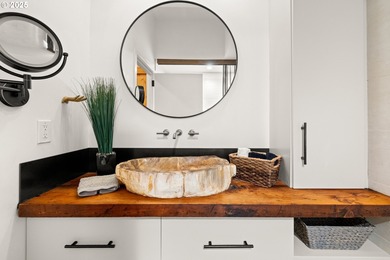 Why settle for a cookie-cutter condo when this iconic Pearl