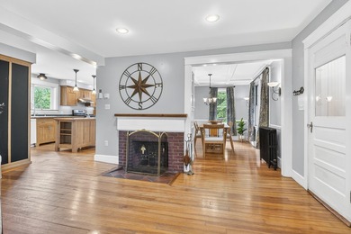 This quintessential Coastal Maine Bungalow is located minutes - photo 27