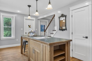 This quintessential Coastal Maine Bungalow is located minutes - photo 34