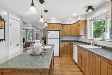 This quintessential Coastal Maine Bungalow is located minutes - photo 36