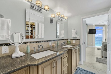 DON'T LET THIS ONE SLIP AWAY! 3 bed/3 bath corner unit with - photo 25