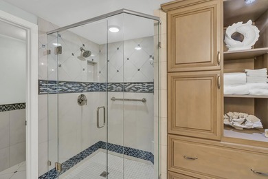 DON'T LET THIS ONE SLIP AWAY! 3 bed/3 bath corner unit with - photo 27