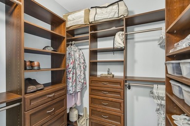 DON'T LET THIS ONE SLIP AWAY! 3 bed/3 bath corner unit with - photo 28